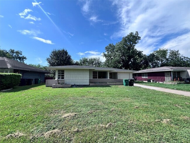 property at 5742 Flamingo Dr