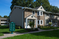 Fairfield Courtyard At Middle Island in Middle Island, NY - Building Photo - Building Photo