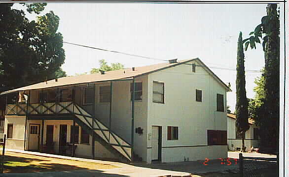 Gateway Arms Apartment in Pomona, CA - Building Photo