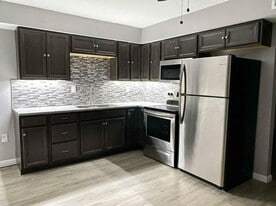 120 Daniels Dr in Midland, PA - Building Photo