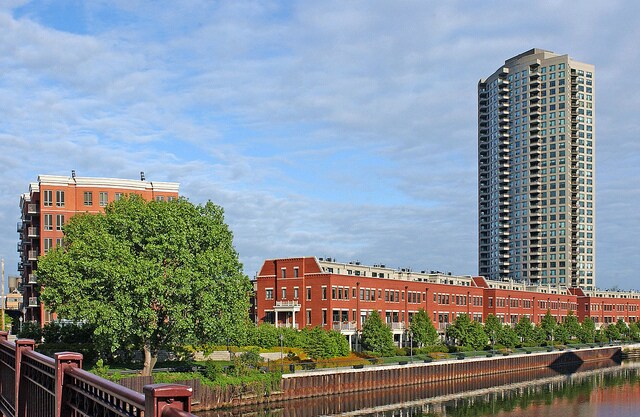 501 N Clinton St in Chicago, IL - Building Photo