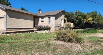 21513 Coyote Trail in Lago Vista, TX - Building Photo