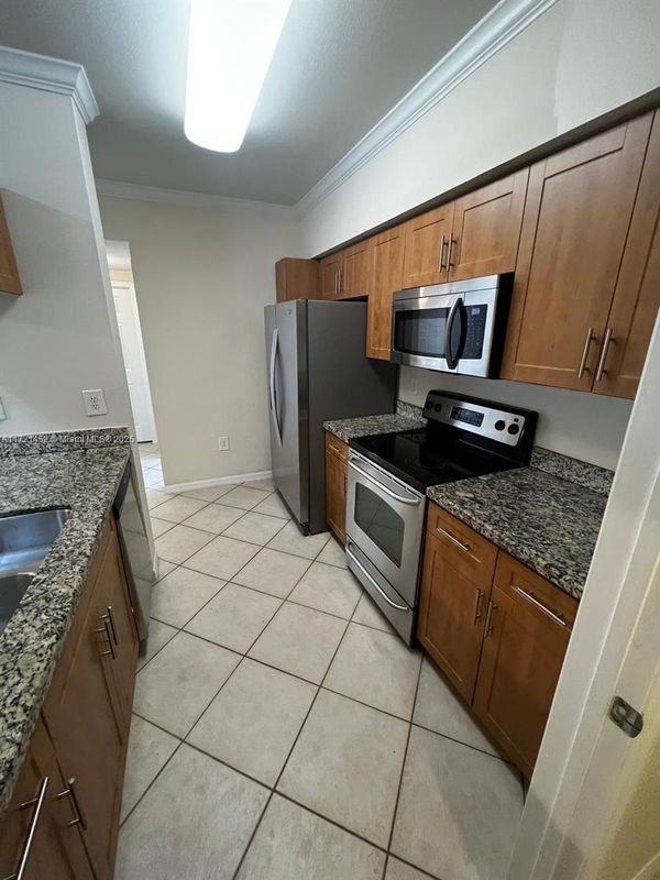 6482 Emerald Dunes Dr in Royal Palm Beach, FL - Building Photo - Building Photo
