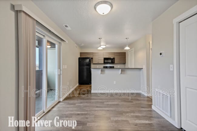 1340 S Edgewater Cir in Nampa, ID - Building Photo - Building Photo