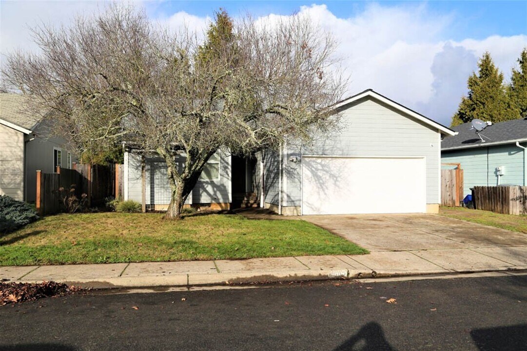 4885 SW Roseberry St in Corvallis, OR - Building Photo