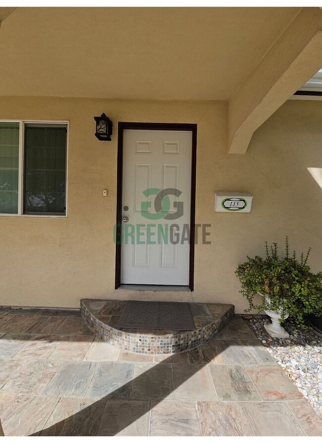 115 E Emerson Ave in Tracy, CA - Building Photo - Building Photo