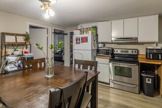 24 Rocky Hill Ave, Unit 2nd Floor in New Britain, CT - Building Photo - Building Photo