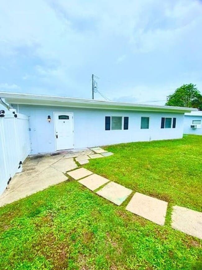 4348 Mars Ave in West Palm Beach, FL - Building Photo - Building Photo
