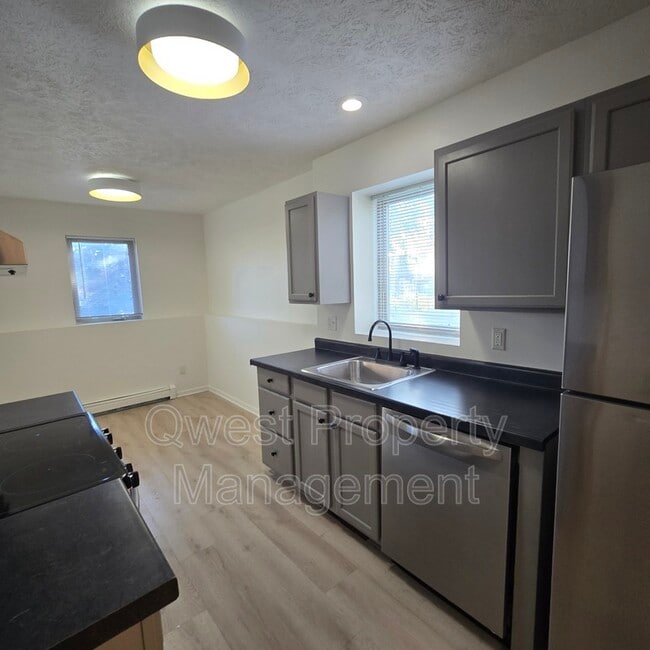 3829 Silver Lake Rd in Traverse City, MI - Building Photo - Building Photo