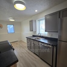 3829 Silver Lake Rd in Traverse City, MI - Building Photo - Building Photo