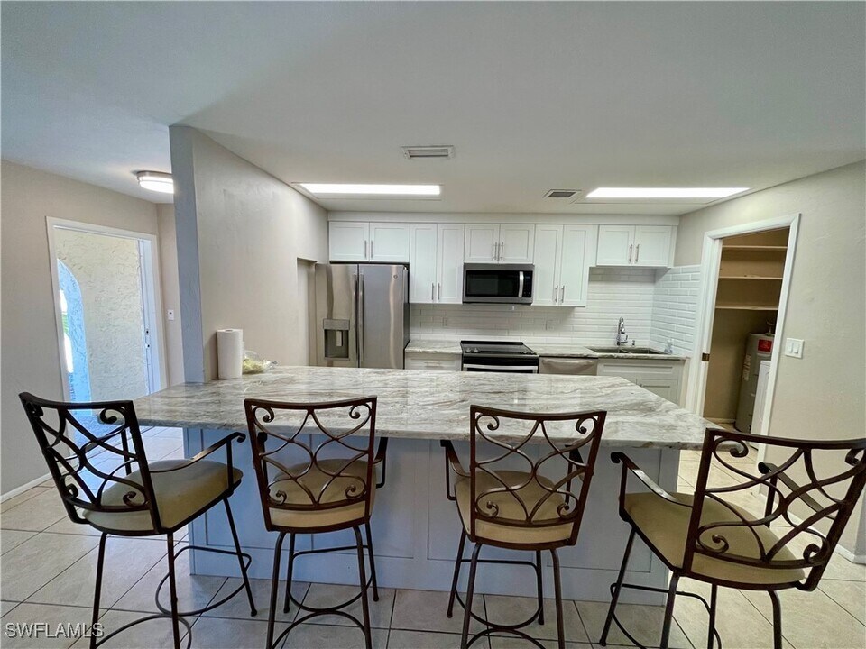 3503 Brink Cir in Bonita Springs, FL - Foto de edificio
