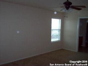 9022 Granberry Pass in Universal City, TX - Building Photo - Building Photo