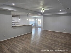 1637 Wrigley Dr in Odessa, TX - Foto de edificio - Building Photo