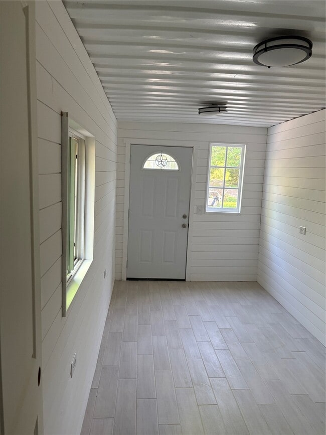 property at 919 Brooks Ave