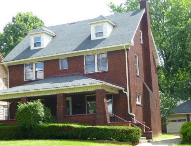 property at 1835 Selma Ave