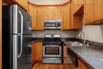 3927 N Clarendon Ave, Unit 1R in Chicago, IL - Foto de edificio - Building Photo
