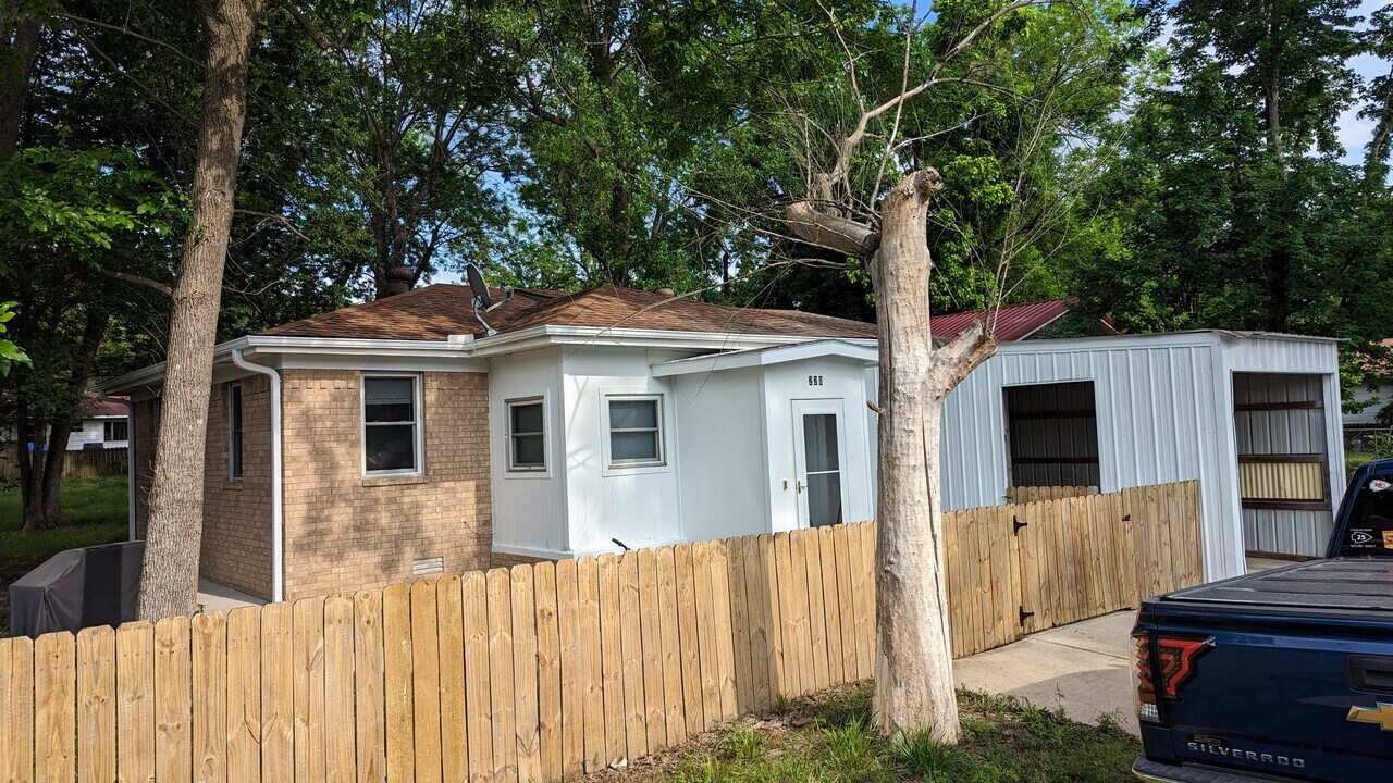 220 Sulphur St in Noel, MO - Building Photo