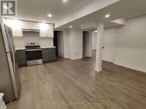 97 Harbourtown Crescent in Brampton, ON - Building Photo - Building Photo