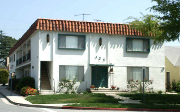 724 N Howard St in Glendale, CA - Foto de edificio