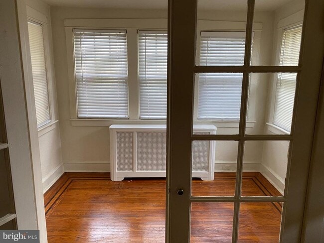 property at 6 W Hoffman Ave