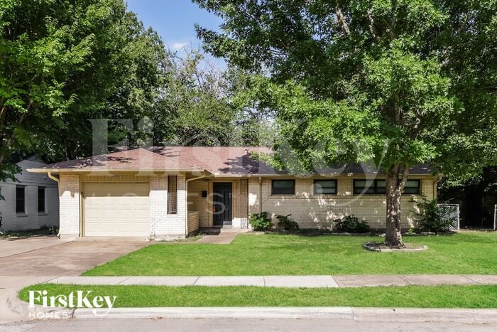 1805 Dorothy Dr in Grand Prairie, TX - Building Photo