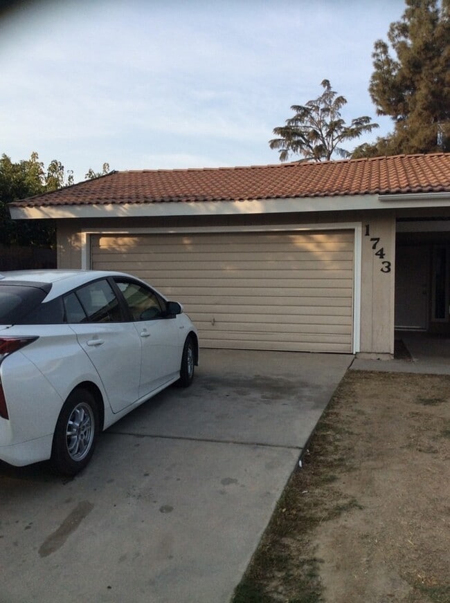 property at 1743 N Maple St