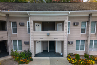 Highland Crossing in Highland, NY - Foto de edificio - Building Photo