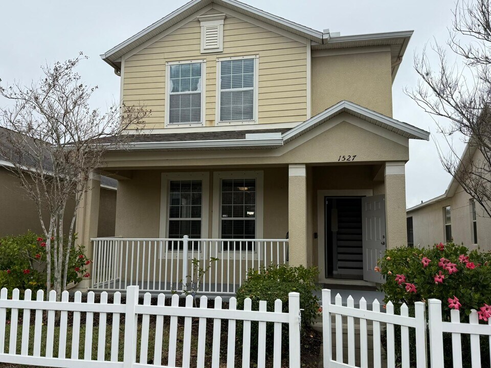 1527 Acadia Harbor Pl in Brandon, FL - Building Photo