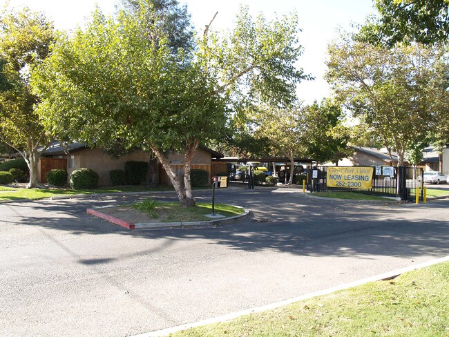 Canyon Park Village in Fresno, CA - Building Photo - Building Photo