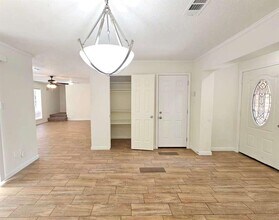 6308 N 1st St in Bellaire, TX - Foto de edificio - Building Photo