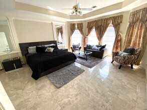 3806 Shady Harbor Dr in Houston, TX - Building Photo - Building Photo