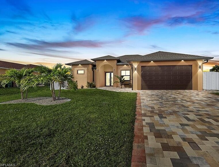 1129 SW 2nd St in Cape Coral, FL - Building Photo