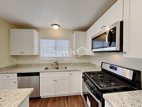 6920 White Lakes Ave in Las Vegas, NV - Building Photo - Building Photo