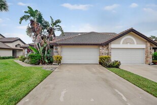 8081 Cassia Dr in Boynton Beach, FL - Building Photo