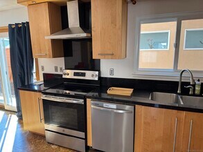 3582 Governor Dr in San Diego, CA - Building Photo - Building Photo