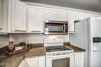 230 N Birch Ct in Gilbert, AZ - Building Photo - Building Photo