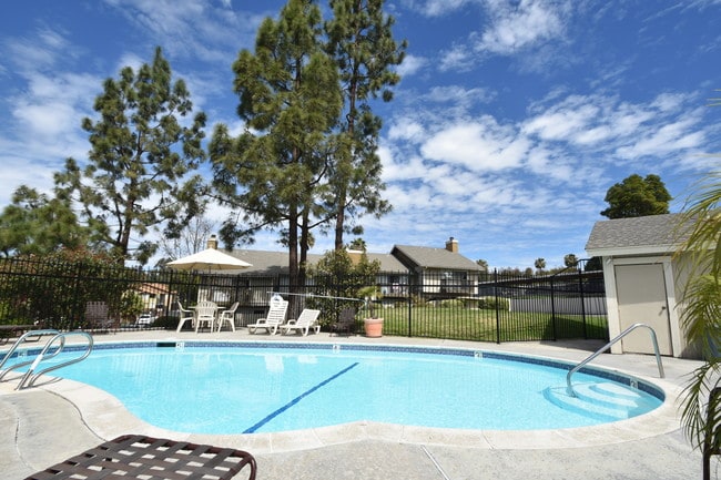 Arcadia Pines in Vista, CA - Building Photo - Building Photo