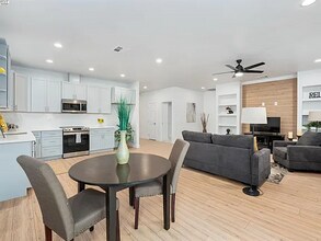 741 Claire Ave in Sacramento, CA - Building Photo - Building Photo