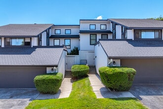 Apple Orchard Townhomes in Mequon, WI - Foto de edificio - Building Photo