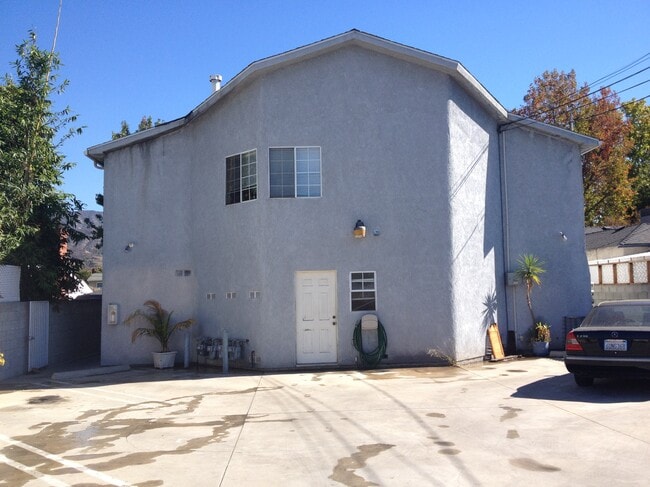 1825 Keeler St, Unit apartment D in Burbank, CA - Building Photo - Building Photo