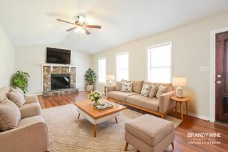 108 Park Ave E in Dallas, GA - Foto de edificio - Building Photo