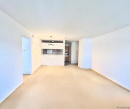 2664 S Knightsbridge Cir in Ann Arbor, MI - Foto de edificio - Building Photo