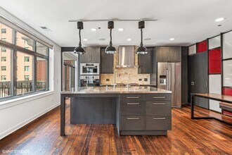 33 W Huron St in Chicago, IL - Building Photo - Building Photo