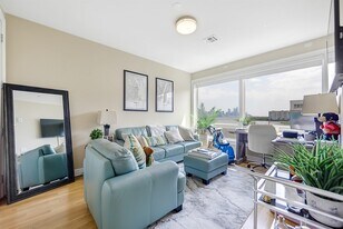 15 Somerset Ln in Edgewater, NJ - Building Photo