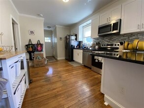 22 Rice St, Unit 2 in Cambridge, MA - Building Photo - Building Photo