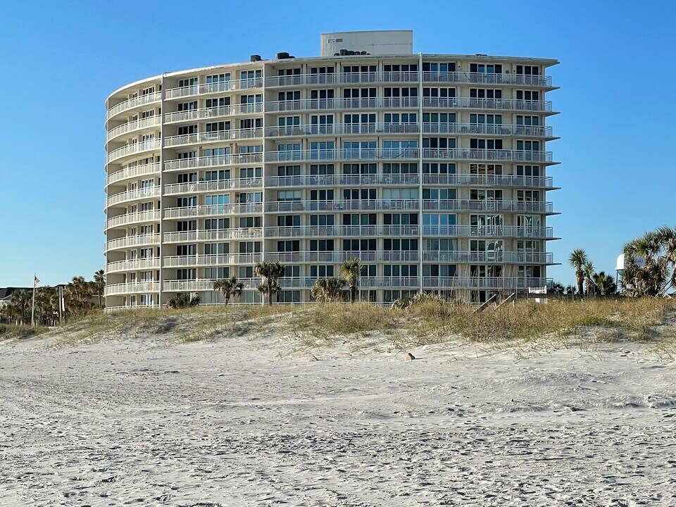 1601 Ocean Dr S, Unit 101 in Jacksonville Beach, FL - Building Photo