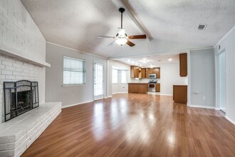 1910 Sexton Dr in Arlington, TX - Building Photo - Building Photo