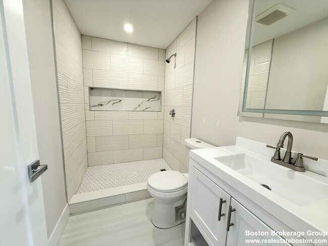 11 Cawfield St, Unit #2 in Boston, MA - Building Photo - Building Photo