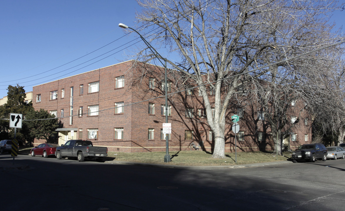 Cambridge Apartments in Denver, CO - Building Photo