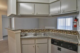 2700 S Dairy Ashford Rd in Houston, TX - Building Photo - Building Photo